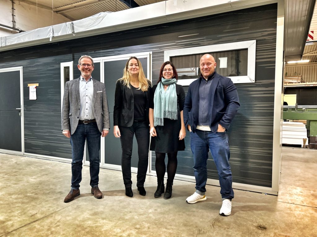 Unsere Geschäftsführung besuchte letzte Woche auch die On Spot Service GmbH in Leipzig. Hier wurden sie von Geschäftsführer Stefan Maly und Madlen Müller begrüßt.