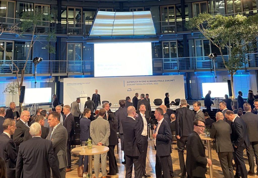 Am Donnerstagabend vertrat der IFBS in Person von Herrn Dr. Ralf Podleschny den Metallleichtbau beim Neujahrsempfang der Stahlindustrie in Berlin.