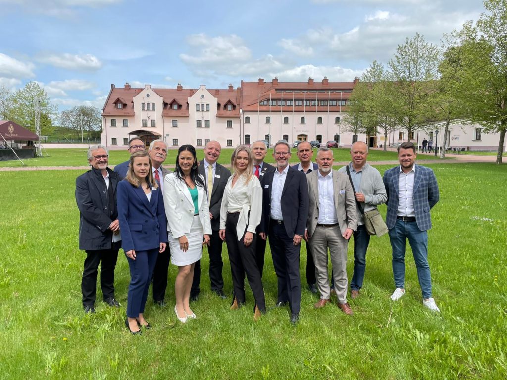 Am Donnerstag war Dr. Podleschny (GF des IFBS) Gast bei der Vorstandssitzung und der diesjährigen Mitgliederversammlung unseres polnischen Partnerverbandes DAFA. Hierbei wurden weitere Kooperationsmöglichkeiten besprochen.