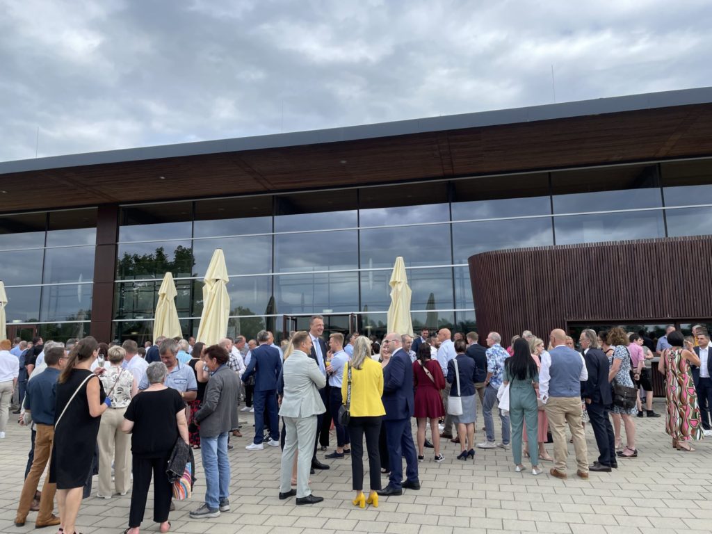 Am 01. Juli feierte unser Mitgliedsunternehmen, die Firma Romakowski in Buttenwiesen, sein 75-jähriges Firmenjubiläum. Die Geschäftsführung des IFBS, vertreten durch Dr. Ralf Podleschny und Vivienne Wagener gratulierten vor Ort...