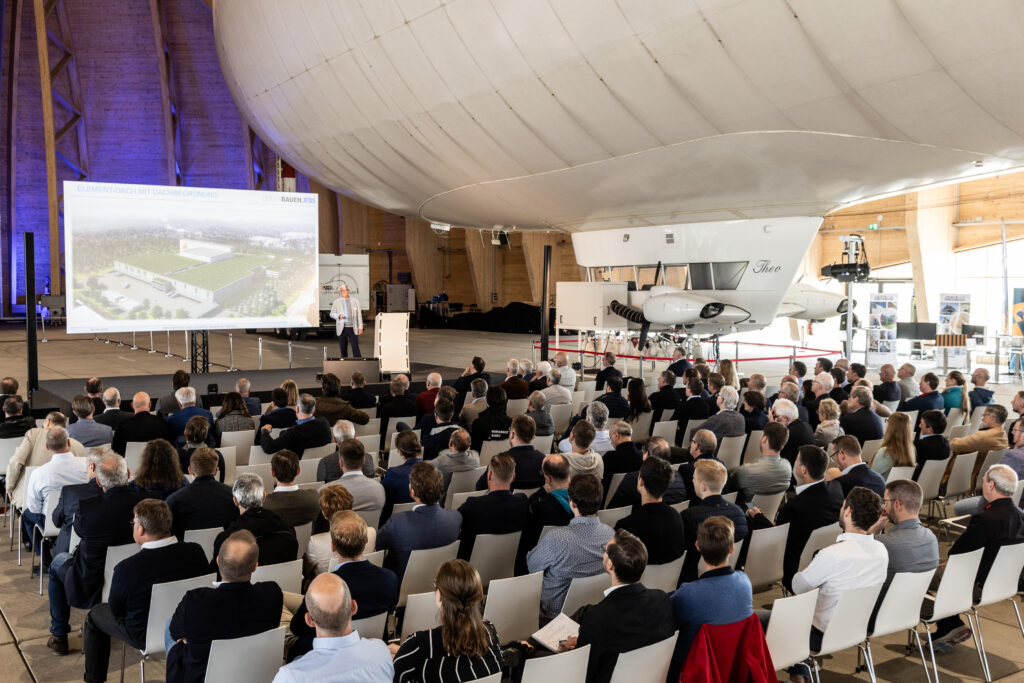 Wissenstransfer mit vielen Wow-Effekten. So lässt sich die IFBS-Auftaktveranstaltung „Innovatives und leichtes Bauen mit Metall“, die am 04. Juni in Mülheim stattfand, wohl am besten beschreiben...