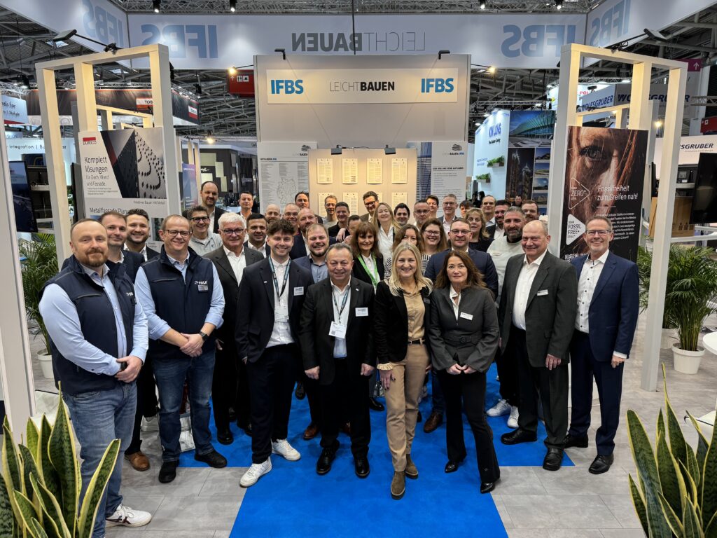 Die BAU in München hat begonnen. Zusammen mit 17 Mitgliedsfirmen vertreten wir den Metallleichtbau auf unserem Gemeinschaftsstand in Halle B2, Stand 303.