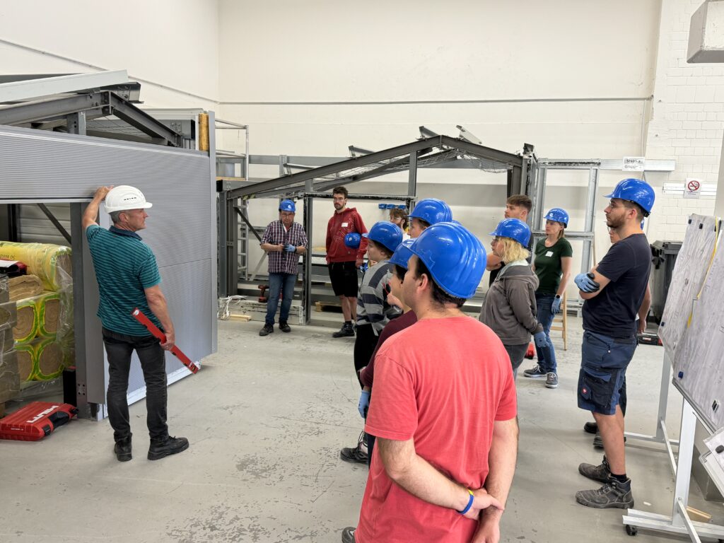 Nur selten haben Studierende der Fachrichtung Bauingenieurwesen die Gelegenheit, ihr theoretisches Wissen direkt in der Praxis anzuwenden und praktische Erfahrungen zu sammeln.